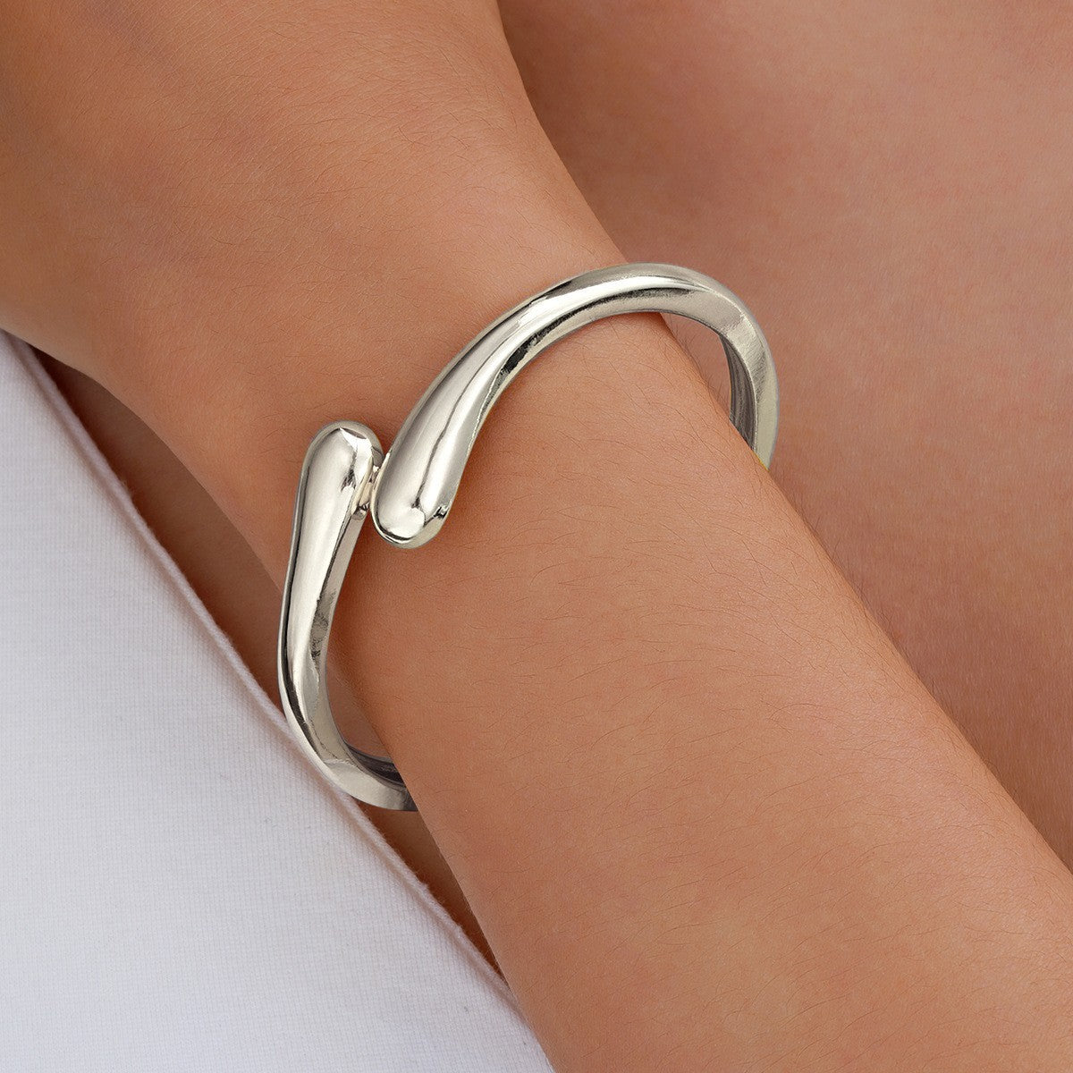 Wholesale Water drop streamline exaggerated bracelet opening